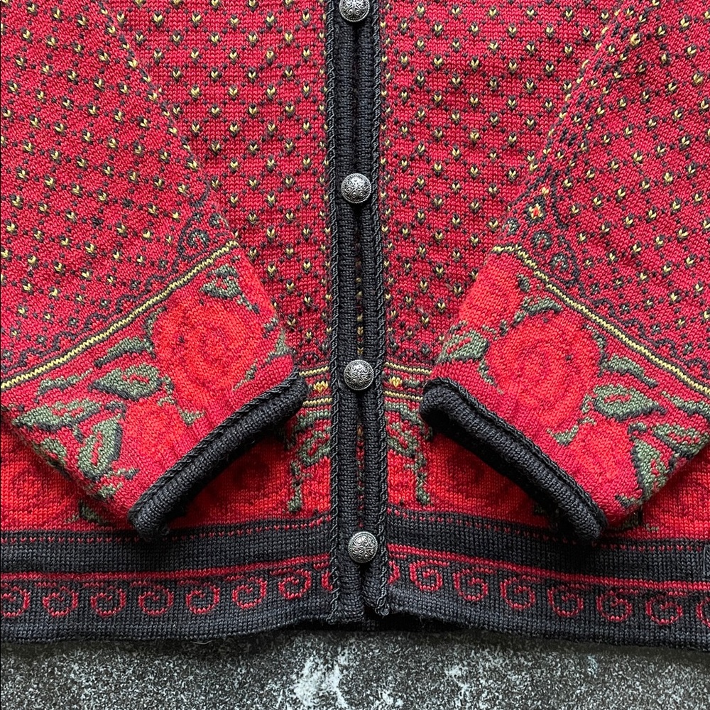 Dale of Norway Vintage Cardigan Sweater Women’s Large (L) Red Black Floral - Picture 11 of 15